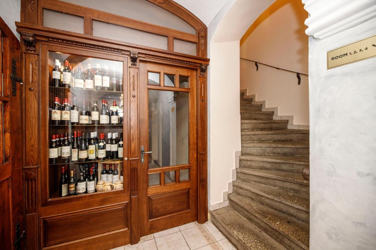 & Restaurant Atmosfera