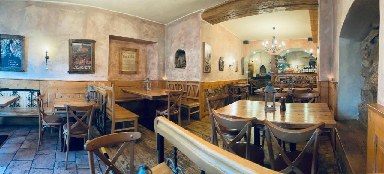 & Restaurant Atmosfera Loket